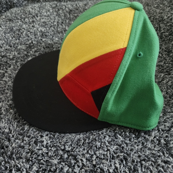 Oakley 210 Fitted Hat Cap Colorful - Picture 2 of 6